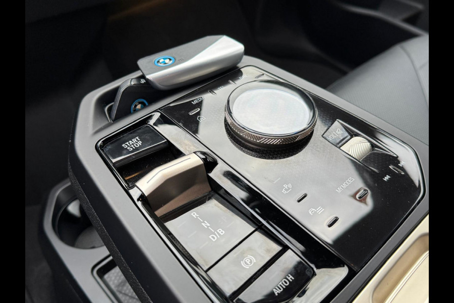 BMW iX xDrive40 Executive 77 kWh NL-Auto BMW iX xDrive40 Executive 77 kWh NL-Auto