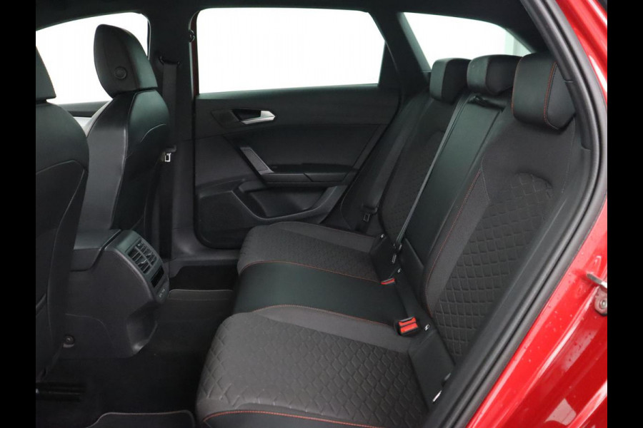 Seat Leon 1.5 TSI FR Business Intense | Trekhaak | Carplay | Adaptive cruise | Navigatie | Sportstoelen | Camera | Dodehoek detectie | Parkeerhulp | DAB | Full LED Seat Leon 1.5 TSI FR Business Intense | Trekhaak | Carplay | Adaptive cruise | Navigatie | Sportstoelen | Camera | Dodehoek detectie | Parkeerhulp | DAB | Full LED