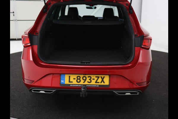Seat Leon 1.5 TSI FR Business Intense | Trekhaak | Carplay | Adaptive cruise | Navigatie | Sportstoelen | Camera | Dodehoek detectie | Parkeerhulp | DAB | Full LED Seat Leon 1.5 TSI FR Business Intense | Trekhaak | Carplay | Adaptive cruise | Navigatie | Sportstoelen | Camera | Dodehoek detectie | Parkeerhulp | DAB | Full LED