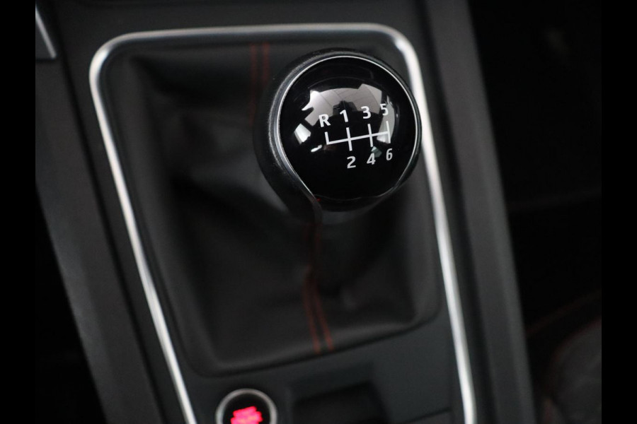 Seat Leon 1.5 TSI FR Business Intense | Trekhaak | Carplay | Adaptive cruise | Navigatie | Sportstoelen | Camera | Dodehoek detectie | Parkeerhulp | DAB | Full LED Seat Leon 1.5 TSI FR Business Intense | Trekhaak | Carplay | Adaptive cruise | Navigatie | Sportstoelen | Camera | Dodehoek detectie | Parkeerhulp | DAB | Full LED