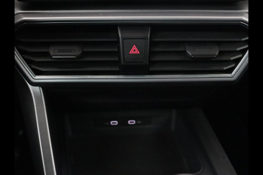 Seat Leon 1.5 TSI FR Business Intense | Trekhaak | Carplay | Adaptive cruise | Navigatie | Sportstoelen | Camera | Dodehoek detectie | Parkeerhulp | DAB | Full LED Seat Leon 1.5 TSI FR Business Intense | Trekhaak | Carplay | Adaptive cruise | Navigatie | Sportstoelen | Camera | Dodehoek detectie | Parkeerhulp | DAB | Full LED