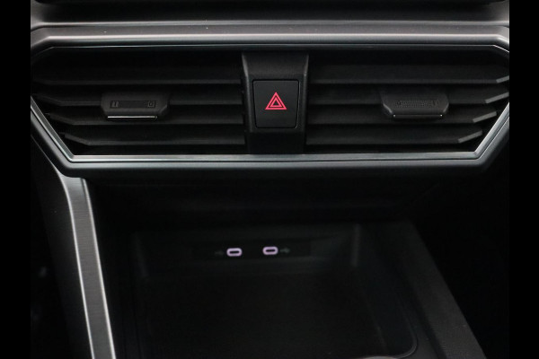 Seat Leon 1.5 TSI FR Business Intense | Trekhaak | Carplay | Adaptive cruise | Navigatie | Sportstoelen | Camera | Dodehoek detectie | Parkeerhulp | DAB | Full LED Seat Leon 1.5 TSI FR Business Intense | Trekhaak | Carplay | Adaptive cruise | Navigatie | Sportstoelen | Camera | Dodehoek detectie | Parkeerhulp | DAB | Full LED