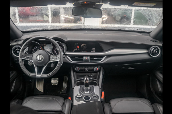 Alfa Romeo Stelvio 2.0 Turbo Aut. AWD B-Tech | Navi | Xenon | Camera | Veloce Int. | Schuif/Kanteldak | 20" | Apple Carplay | Keyless | Dashboard Leder