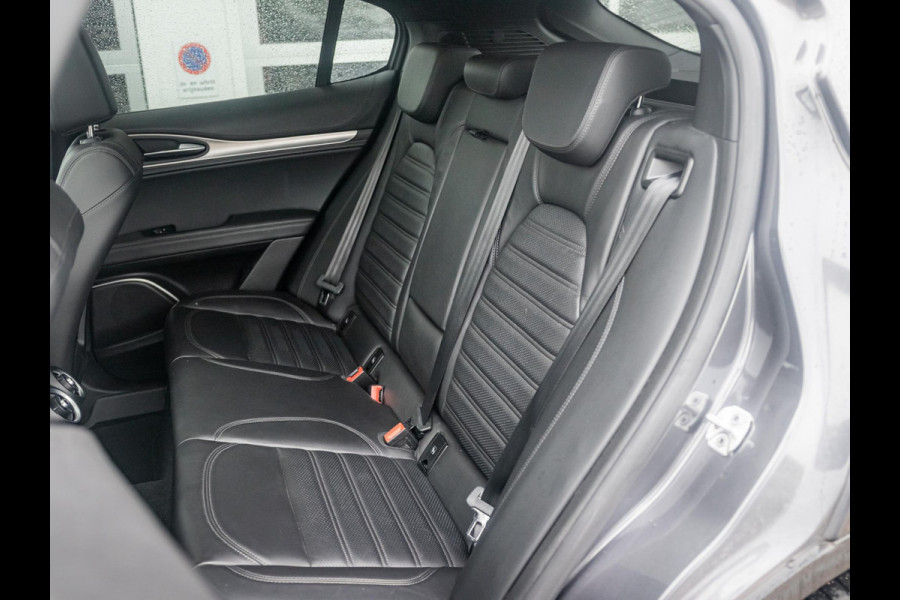 Alfa Romeo Stelvio 2.0 Turbo Aut. AWD B-Tech | Navi | Xenon | Camera | Veloce Int. | Schuif/Kanteldak | 20" | Apple Carplay | Keyless | Dashboard Leder
