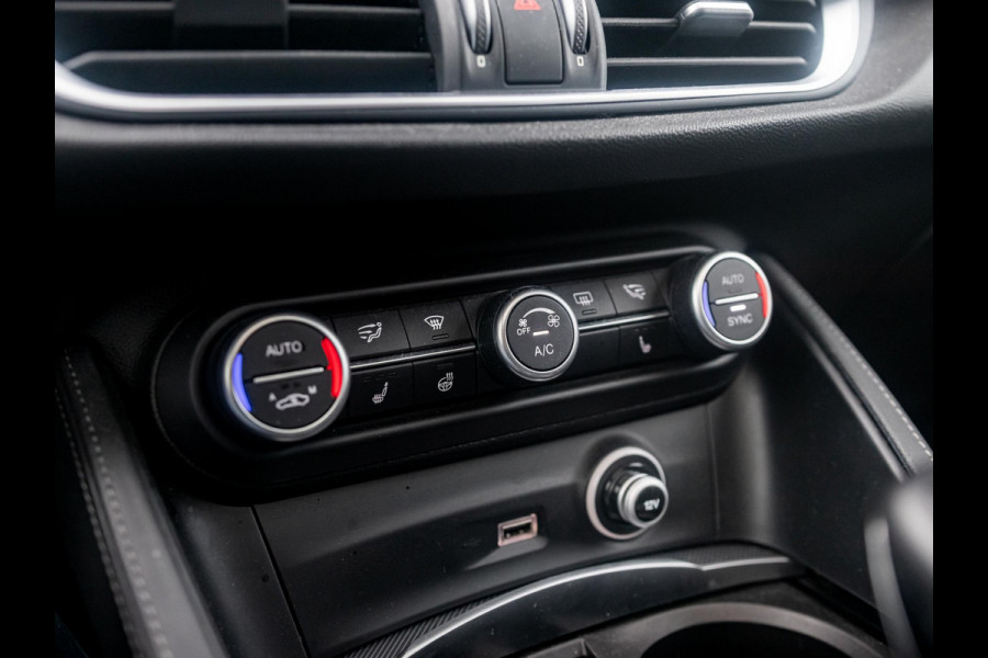 Alfa Romeo Stelvio 2.0 Turbo Aut. AWD B-Tech | Navi | Xenon | Camera | Veloce Int. | Schuif/Kanteldak | 20" | Apple Carplay | Keyless | Dashboard Leder