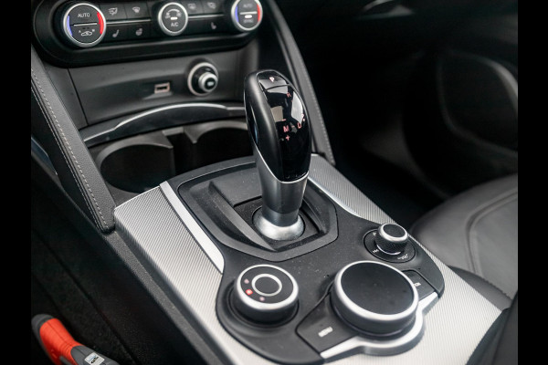 Alfa Romeo Stelvio 2.0 Turbo Aut. AWD B-Tech | Navi | Xenon | Camera | Veloce Int. | Schuif/Kanteldak | 20" | Apple Carplay | Keyless | Dashboard Leder