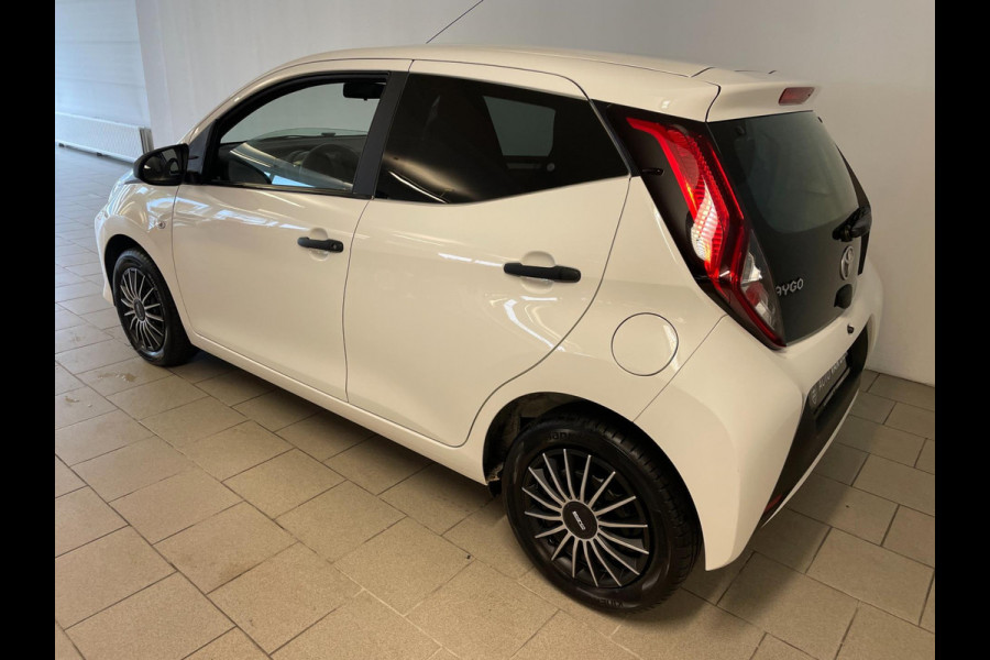 Toyota Aygo 1.0 VVT-i x-fun AIRCO LIMITER ELEK RAMEN CENT VERG SPARCO 5DRS NIEUWSTAAT Toyota Aygo 1.0 VVT-i x-fun AIRCO LIMITER ELEK RAMEN CENT VERG SPARCO 5DRS NIEUWSTAAT