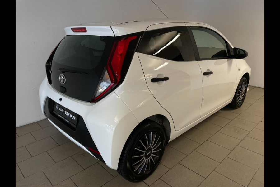 Toyota Aygo 1.0 VVT-i x-fun AIRCO LIMITER ELEK RAMEN CENT VERG SPARCO 5DRS NIEUWSTAAT Toyota Aygo 1.0 VVT-i x-fun AIRCO LIMITER ELEK RAMEN CENT VERG SPARCO 5DRS NIEUWSTAAT