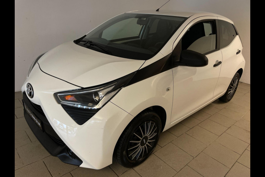 Toyota Aygo 1.0 VVT-i x-fun AIRCO LIMITER ELEK RAMEN CENT VERG SPARCO 5DRS NIEUWSTAAT Toyota Aygo 1.0 VVT-i x-fun AIRCO LIMITER ELEK RAMEN CENT VERG SPARCO 5DRS NIEUWSTAAT