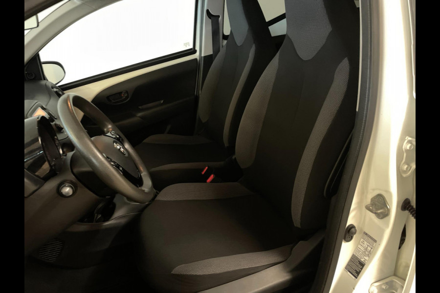 Toyota Aygo 1.0 VVT-i x-fun AIRCO LIMITER ELEK RAMEN CENT VERG SPARCO 5DRS NIEUWSTAAT Toyota Aygo 1.0 VVT-i x-fun AIRCO LIMITER ELEK RAMEN CENT VERG SPARCO 5DRS NIEUWSTAAT