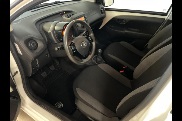 Toyota Aygo 1.0 VVT-i x-fun AIRCO LIMITER ELEK RAMEN CENT VERG SPARCO 5DRS NIEUWSTAAT Toyota Aygo 1.0 VVT-i x-fun AIRCO LIMITER ELEK RAMEN CENT VERG SPARCO 5DRS NIEUWSTAAT
