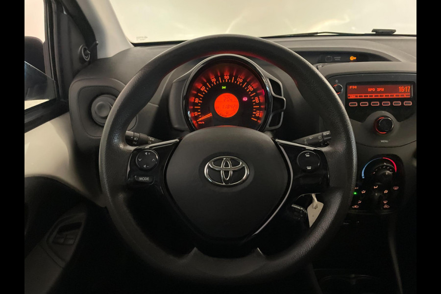 Toyota Aygo 1.0 VVT-i x-fun AIRCO LIMITER ELEK RAMEN CENT VERG SPARCO 5DRS NIEUWSTAAT Toyota Aygo 1.0 VVT-i x-fun AIRCO LIMITER ELEK RAMEN CENT VERG SPARCO 5DRS NIEUWSTAAT