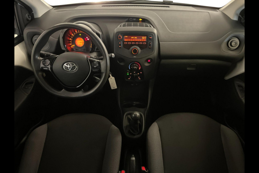 Toyota Aygo 1.0 VVT-i x-fun AIRCO LIMITER ELEK RAMEN CENT VERG SPARCO 5DRS NIEUWSTAAT Toyota Aygo 1.0 VVT-i x-fun AIRCO LIMITER ELEK RAMEN CENT VERG SPARCO 5DRS NIEUWSTAAT