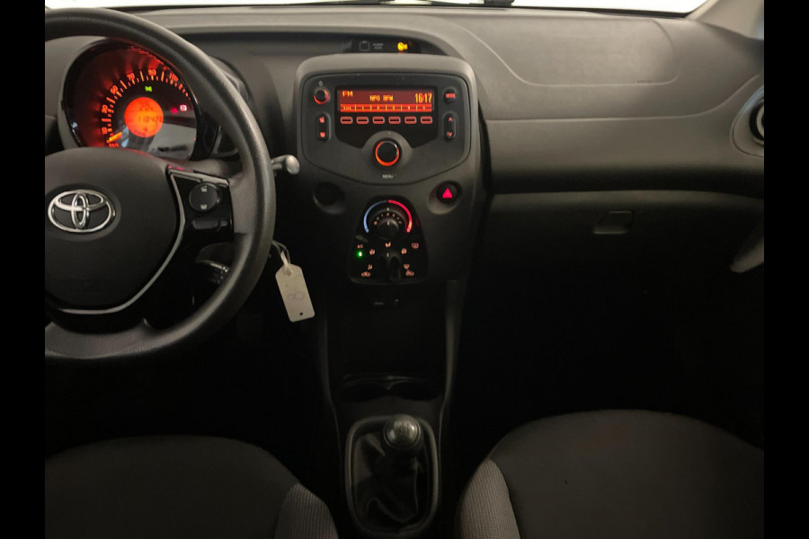 Toyota Aygo 1.0 VVT-i x-fun AIRCO LIMITER ELEK RAMEN CENT VERG SPARCO 5DRS NIEUWSTAAT Toyota Aygo 1.0 VVT-i x-fun AIRCO LIMITER ELEK RAMEN CENT VERG SPARCO 5DRS NIEUWSTAAT