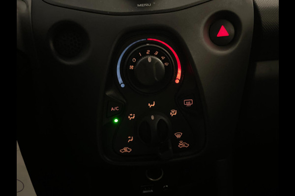 Toyota Aygo 1.0 VVT-i x-fun AIRCO LIMITER ELEK RAMEN CENT VERG SPARCO 5DRS NIEUWSTAAT Toyota Aygo 1.0 VVT-i x-fun AIRCO LIMITER ELEK RAMEN CENT VERG SPARCO 5DRS NIEUWSTAAT