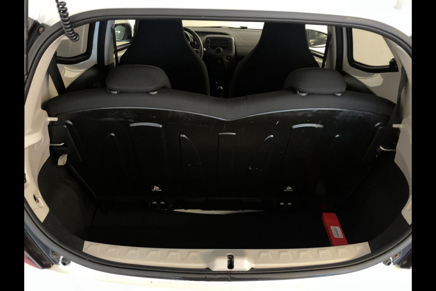 Toyota Aygo 1.0 VVT-i x-fun AIRCO LIMITER ELEK RAMEN CENT VERG SPARCO 5DRS NIEUWSTAAT Toyota Aygo 1.0 VVT-i x-fun AIRCO LIMITER ELEK RAMEN CENT VERG SPARCO 5DRS NIEUWSTAAT