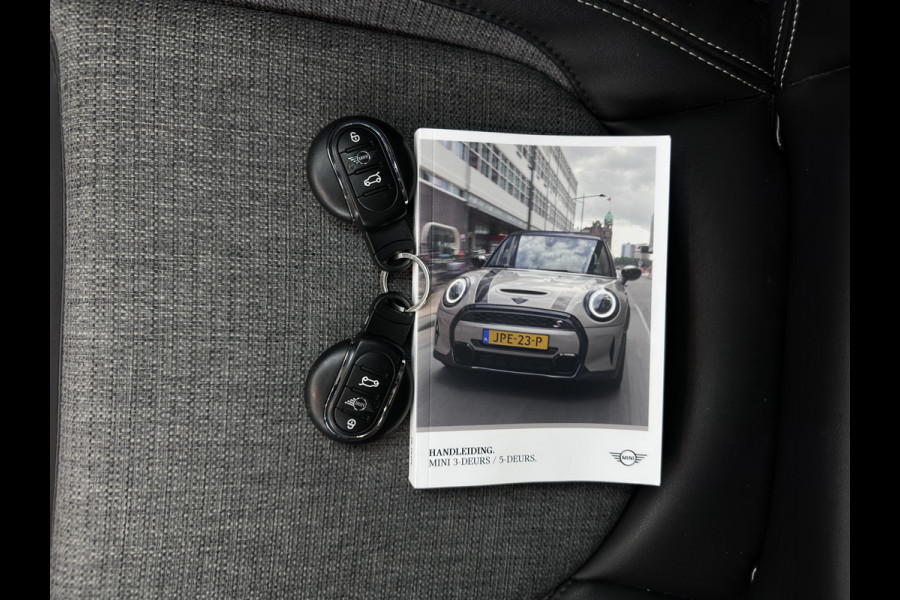MINI Mini 1.5 Cooper Business Edition (INCL-BTW) *LEATHER-FABRIC | FULL-LED | DIGI-COCKPIT | SPORT-SEATS | AMBIENT-LIGHT | NAVI-FULLMAP | DAB+ | AIRCO | CRUISE | PDC | 16''ALU*