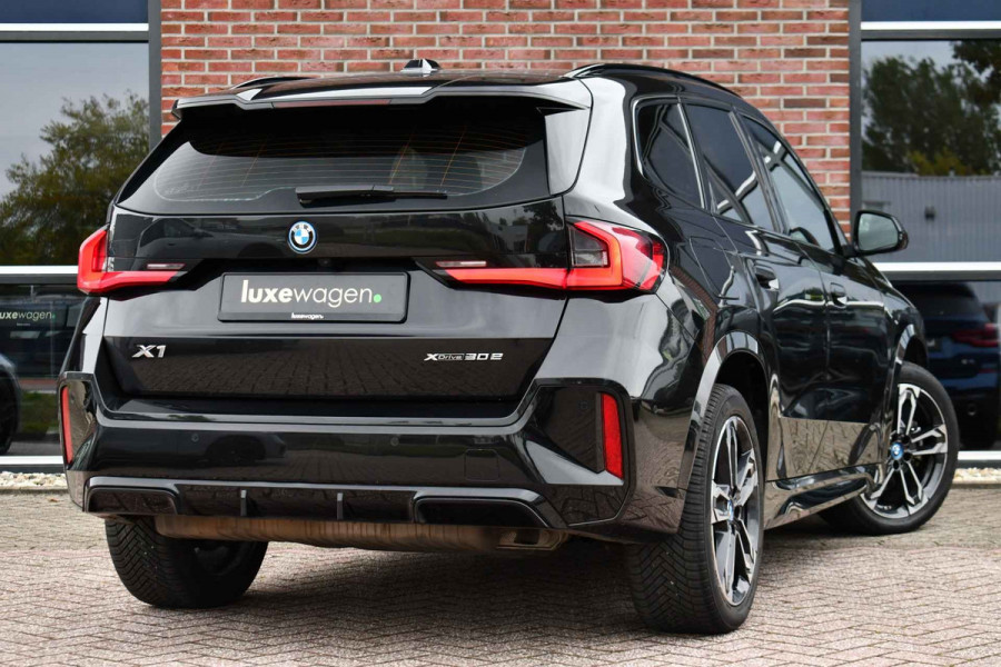 BMW X1 xDrive30e M-Sport Pano ACC 360-cam HUD El-zetel 19inch BMW X1 xDrive30e M-Sport Pano ACC 360-cam HUD El-zetel 19inch