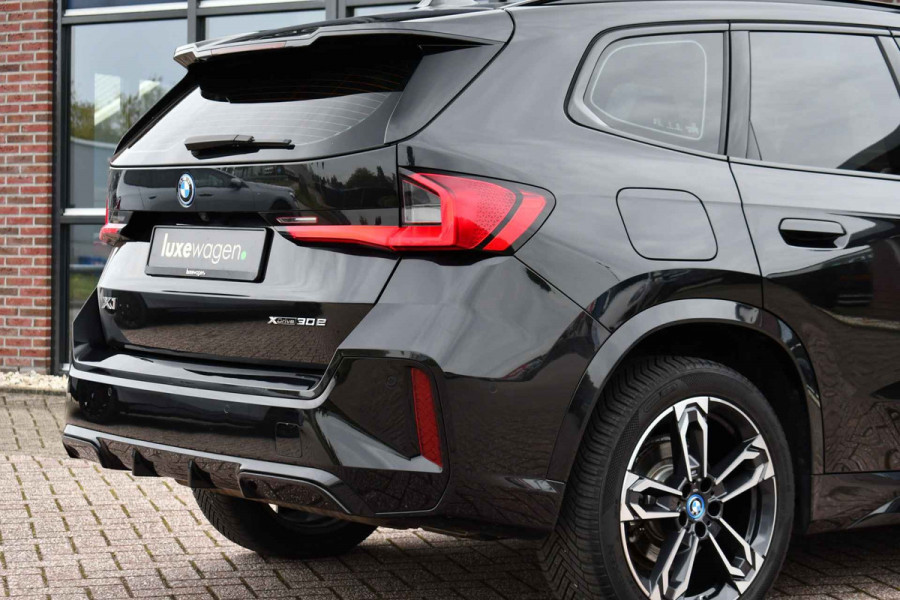BMW X1 xDrive30e M-Sport Pano ACC 360-cam HUD El-zetel 19inch BMW X1 xDrive30e M-Sport Pano ACC 360-cam HUD El-zetel 19inch