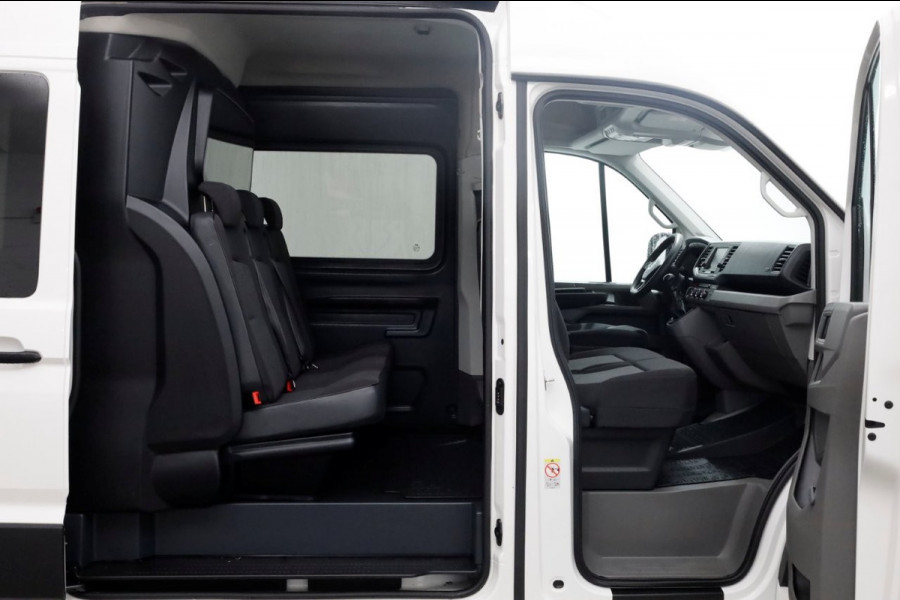 Volkswagen Crafter 35 2.0 TDI 177pk RWD L3H3 (L2H2) D.C. LED/ACC/Navi/Camera Trekhaak 3500kg 08-2019 Volkswagen Crafter 35 2.0 TDI 177pk RWD L3H3 (L2H2) D.C. LED/ACC/Navi/Camera Trekhaak 3500kg 08-2019