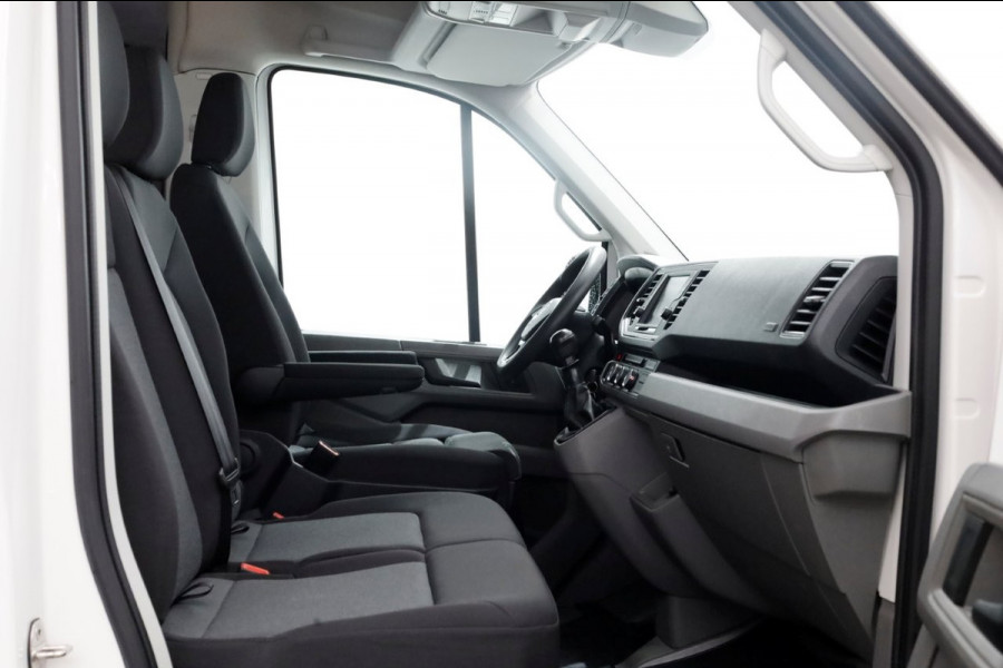 Volkswagen Crafter 35 2.0 TDI 177pk RWD L3H3 (L2H2) D.C. LED/ACC/Navi/Camera Trekhaak 3500kg 08-2019 Volkswagen Crafter 35 2.0 TDI 177pk RWD L3H3 (L2H2) D.C. LED/ACC/Navi/Camera Trekhaak 3500kg 08-2019