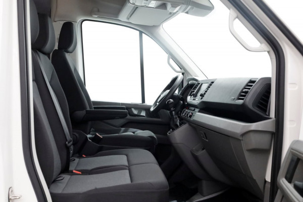 Volkswagen Crafter 35 2.0 TDI 177pk RWD L3H3 (L2H2) D.C. LED/ACC/Navi/Camera Trekhaak 3500kg 08-2019 Volkswagen Crafter 35 2.0 TDI 177pk RWD L3H3 (L2H2) D.C. LED/ACC/Navi/Camera Trekhaak 3500kg 08-2019
