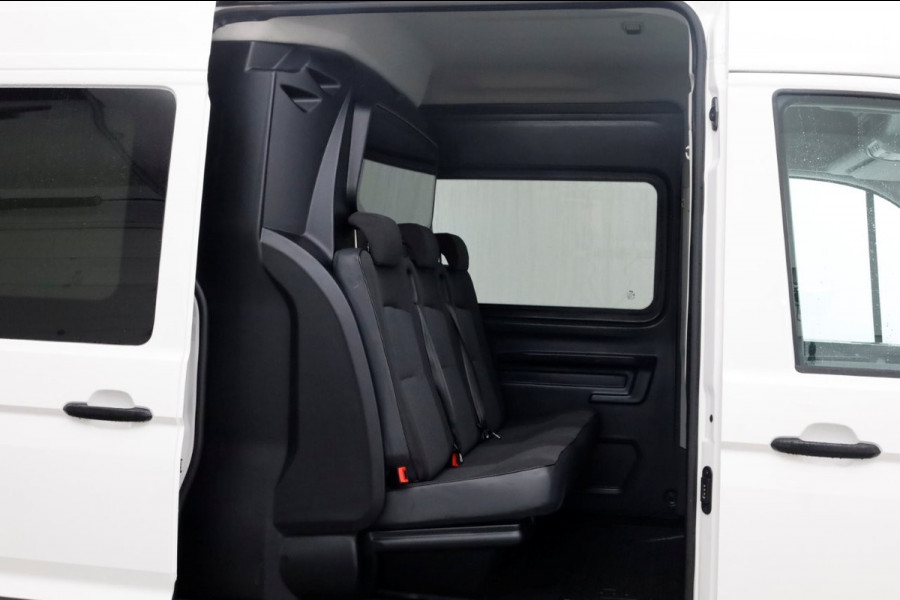 Volkswagen Crafter 35 2.0 TDI 177pk RWD L3H3 (L2H2) D.C. LED/ACC/Navi/Camera Trekhaak 3500kg 08-2019 Volkswagen Crafter 35 2.0 TDI 177pk RWD L3H3 (L2H2) D.C. LED/ACC/Navi/Camera Trekhaak 3500kg 08-2019