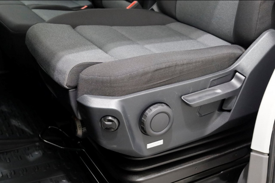 Volkswagen Crafter 35 2.0 TDI 177pk RWD L3H3 (L2H2) D.C. LED/ACC/Navi/Camera Trekhaak 3500kg 08-2019 Volkswagen Crafter 35 2.0 TDI 177pk RWD L3H3 (L2H2) D.C. LED/ACC/Navi/Camera Trekhaak 3500kg 08-2019