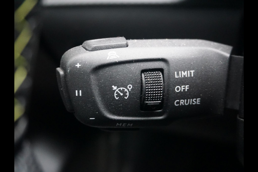 Peugeot e-208 EV GT 51 kWh Leder Alcantara | Stoelverwarming Peugeot e-208 EV GT 51 kWh Leder Alcantara | Stoelverwarming