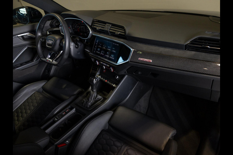 Audi Q3 TFSI RS / 400pk / Panorama dak / Sonos / Kuipstoelen / Audi Q3 TFSI RS / 400pk / Panorama dak / Sonos / Kuipstoelen /