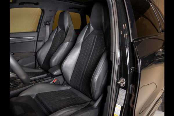 Audi Q3 TFSI RS / 400pk / Panorama dak / Sonos / Kuipstoelen / Audi Q3 TFSI RS / 400pk / Panorama dak / Sonos / Kuipstoelen /