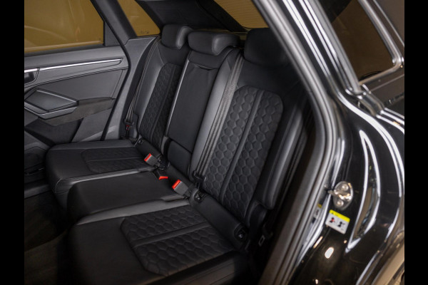 Audi Q3 TFSI RS / 400pk / Panorama dak / Sonos / Kuipstoelen / Audi Q3 TFSI RS / 400pk / Panorama dak / Sonos / Kuipstoelen /