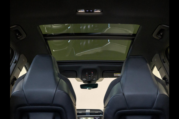 Audi Q3 TFSI RS / 400pk / Panorama dak / Sonos / Kuipstoelen / Audi Q3 TFSI RS / 400pk / Panorama dak / Sonos / Kuipstoelen /