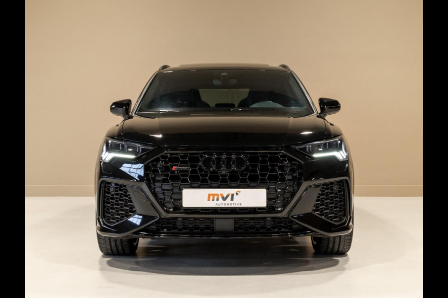 Audi Q3 TFSI RS / 400pk / Panorama dak / Sonos / Kuipstoelen / Audi Q3 TFSI RS / 400pk / Panorama dak / Sonos / Kuipstoelen /