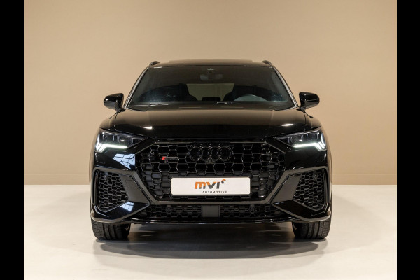 Audi Q3 TFSI RS / 400pk / Panorama dak / Sonos / Kuipstoelen / Audi Q3 TFSI RS / 400pk / Panorama dak / Sonos / Kuipstoelen /