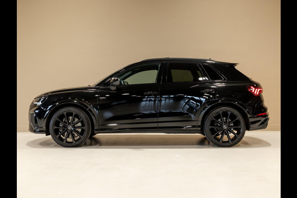 Audi Q3 TFSI RS / 400pk / Panorama dak / Sonos / Kuipstoelen / Audi Q3 TFSI RS / 400pk / Panorama dak / Sonos / Kuipstoelen /