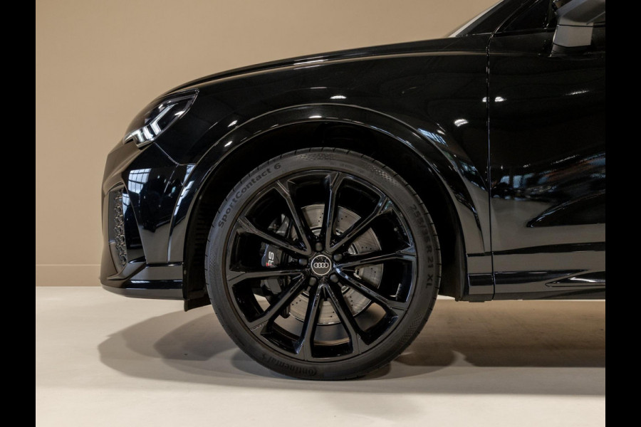 Audi Q3 TFSI RS / 400pk / Panorama dak / Sonos / Kuipstoelen / Audi Q3 TFSI RS / 400pk / Panorama dak / Sonos / Kuipstoelen /