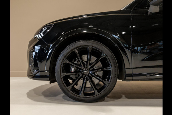 Audi Q3 TFSI RS / 400pk / Panorama dak / Sonos / Kuipstoelen / Audi Q3 TFSI RS / 400pk / Panorama dak / Sonos / Kuipstoelen /