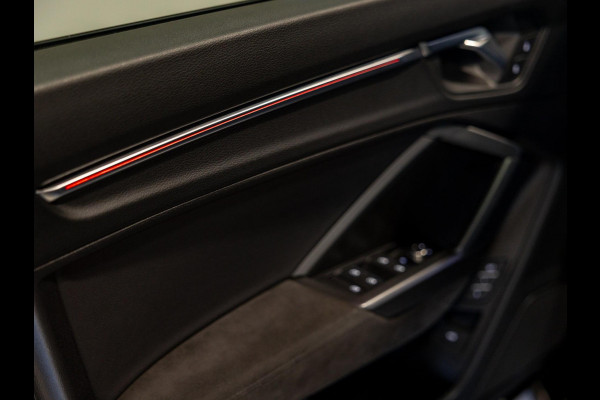 Audi Q3 TFSI RS / 400pk / Panorama dak / Sonos / Kuipstoelen / Audi Q3 TFSI RS / 400pk / Panorama dak / Sonos / Kuipstoelen /