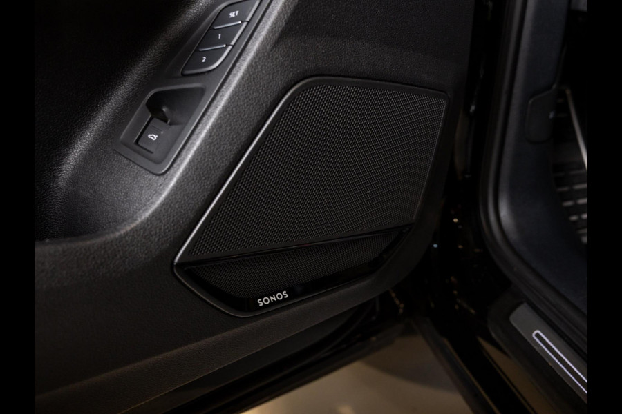 Audi Q3 TFSI RS / 400pk / Panorama dak / Sonos / Kuipstoelen / Audi Q3 TFSI RS / 400pk / Panorama dak / Sonos / Kuipstoelen /