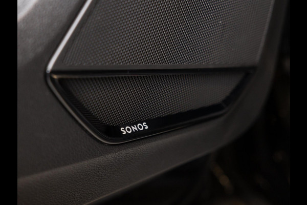 Audi Q3 TFSI RS / 400pk / Panorama dak / Sonos / Kuipstoelen / Audi Q3 TFSI RS / 400pk / Panorama dak / Sonos / Kuipstoelen /