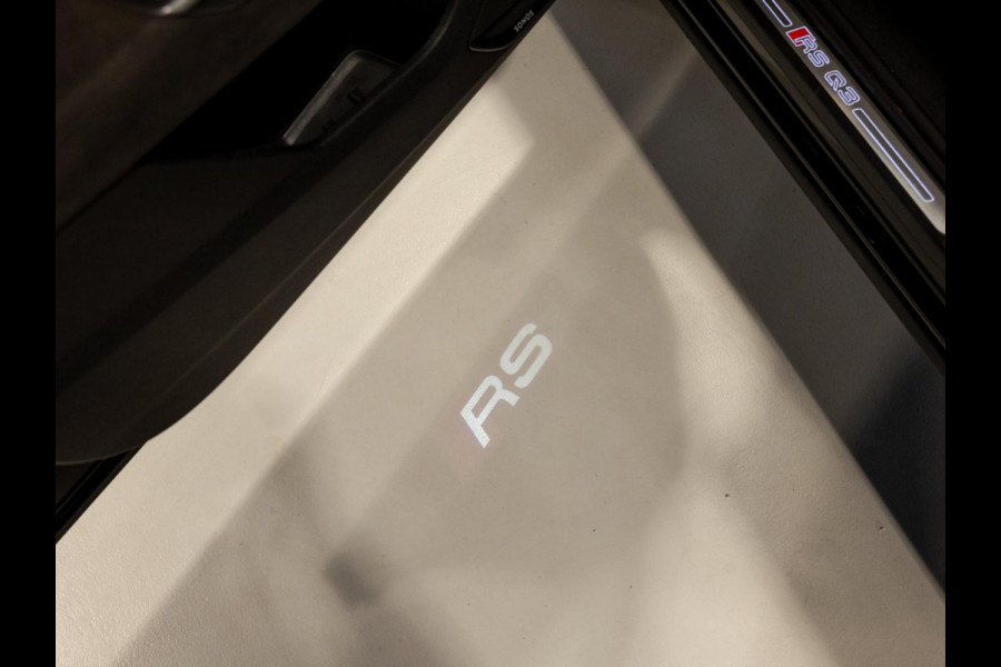 Audi Q3 TFSI RS / 400pk / Panorama dak / Sonos / Kuipstoelen / Audi Q3 TFSI RS / 400pk / Panorama dak / Sonos / Kuipstoelen /