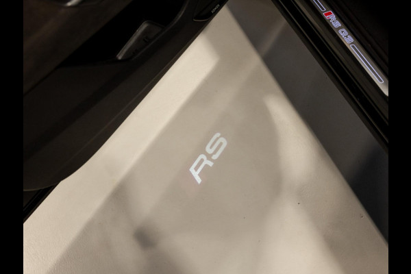 Audi Q3 TFSI RS / 400pk / Panorama dak / Sonos / Kuipstoelen / Audi Q3 TFSI RS / 400pk / Panorama dak / Sonos / Kuipstoelen /