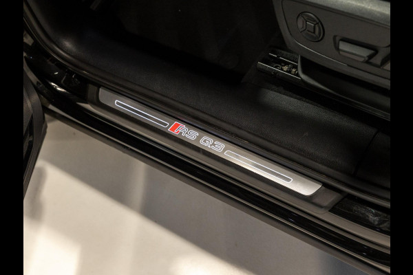 Audi Q3 TFSI RS / 400pk / Panorama dak / Sonos / Kuipstoelen / Audi Q3 TFSI RS / 400pk / Panorama dak / Sonos / Kuipstoelen /