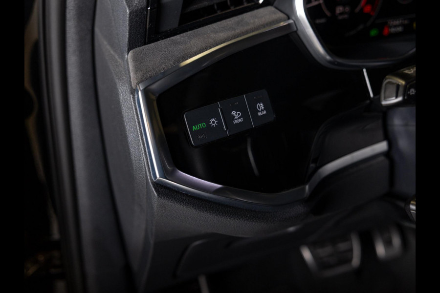 Audi Q3 TFSI RS / 400pk / Panorama dak / Sonos / Kuipstoelen / Audi Q3 TFSI RS / 400pk / Panorama dak / Sonos / Kuipstoelen /