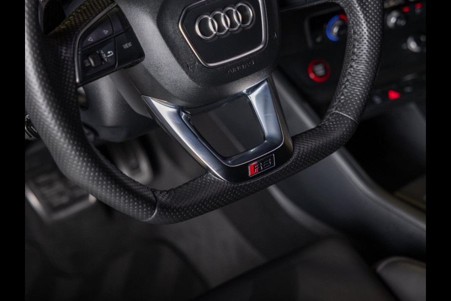 Audi Q3 TFSI RS / 400pk / Panorama dak / Sonos / Kuipstoelen / Audi Q3 TFSI RS / 400pk / Panorama dak / Sonos / Kuipstoelen /