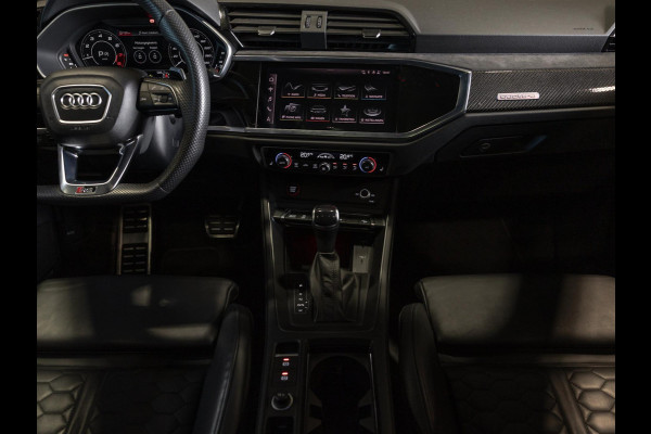 Audi Q3 TFSI RS / 400pk / Panorama dak / Sonos / Kuipstoelen / Audi Q3 TFSI RS / 400pk / Panorama dak / Sonos / Kuipstoelen /