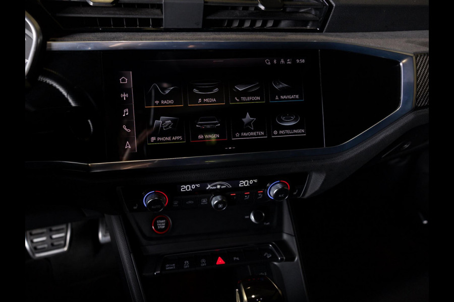 Audi Q3 TFSI RS / 400pk / Panorama dak / Sonos / Kuipstoelen / Audi Q3 TFSI RS / 400pk / Panorama dak / Sonos / Kuipstoelen /
