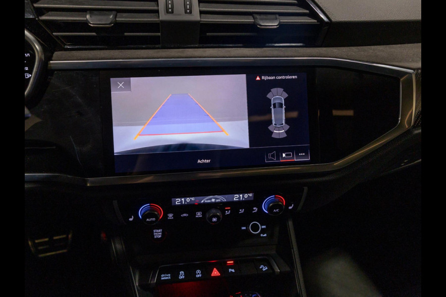 Audi Q3 TFSI RS / 400pk / Panorama dak / Sonos / Kuipstoelen / Audi Q3 TFSI RS / 400pk / Panorama dak / Sonos / Kuipstoelen /