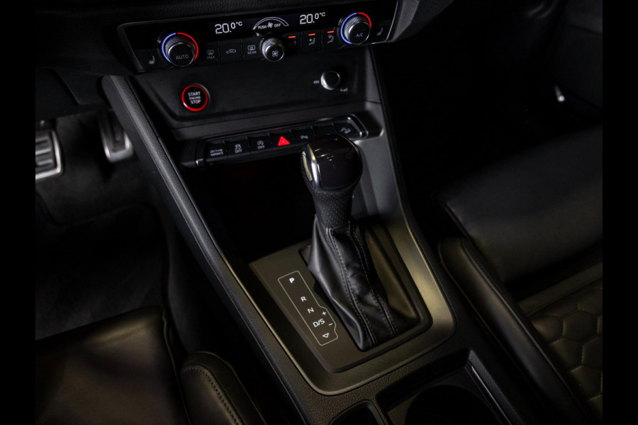 Audi Q3 TFSI RS / 400pk / Panorama dak / Sonos / Kuipstoelen / Audi Q3 TFSI RS / 400pk / Panorama dak / Sonos / Kuipstoelen /